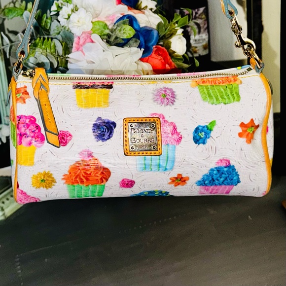 Dooney & Bourke Colorful Cupcake Barrel Bag white & tan leather silver EUC - Picture 3 of 16